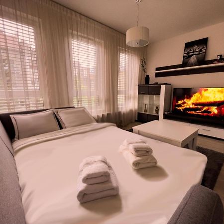 Elegant Escape Apartment II - City Centre Bratislava Eksteriør billede