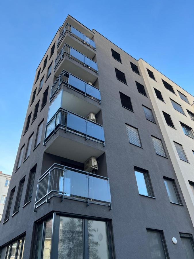 Elegant Escape Apartment II - City Centre Bratislava Eksteriør billede