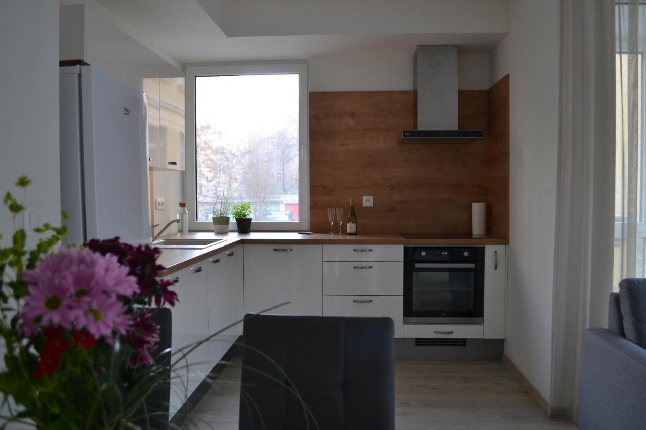 Elegant Escape Apartment II - City Centre Bratislava Eksteriør billede