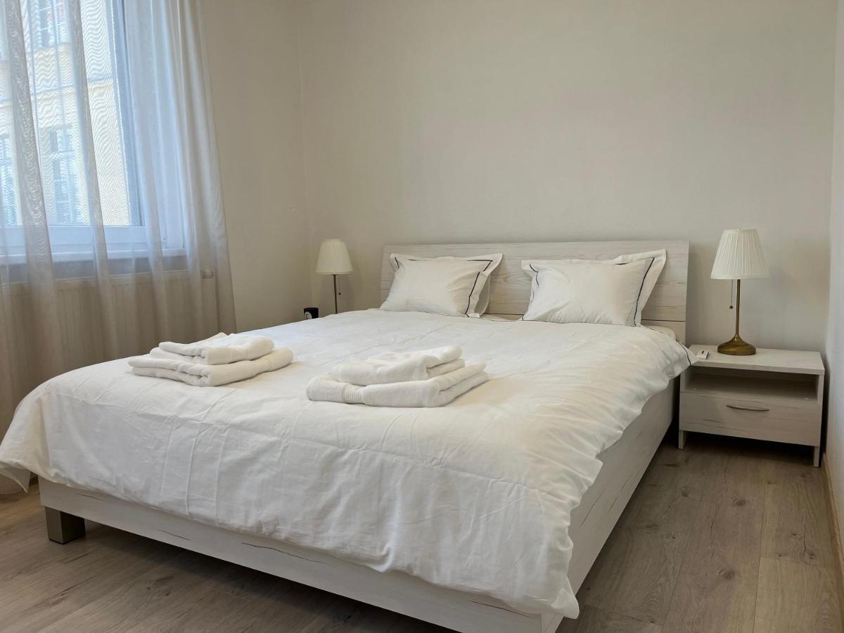 Elegant Escape Apartment II - City Centre Bratislava Eksteriør billede