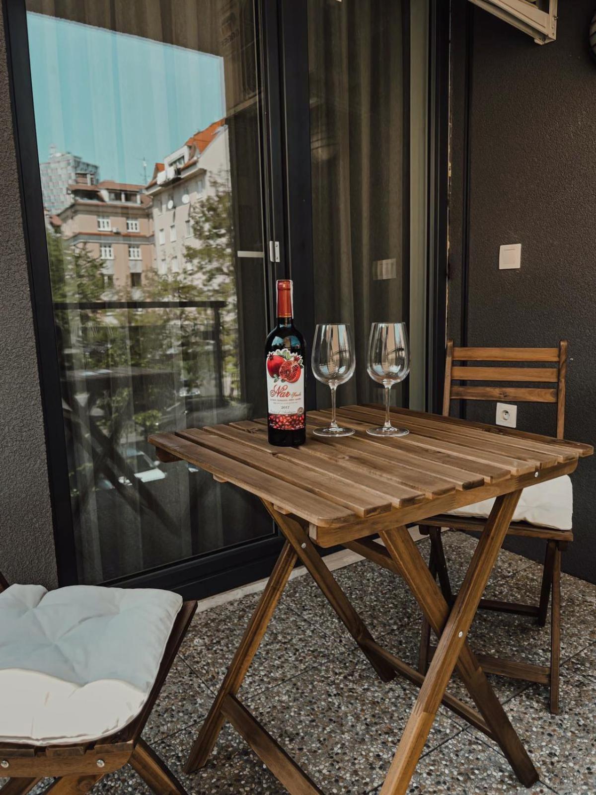Elegant Escape Apartment II - City Centre Bratislava Eksteriør billede